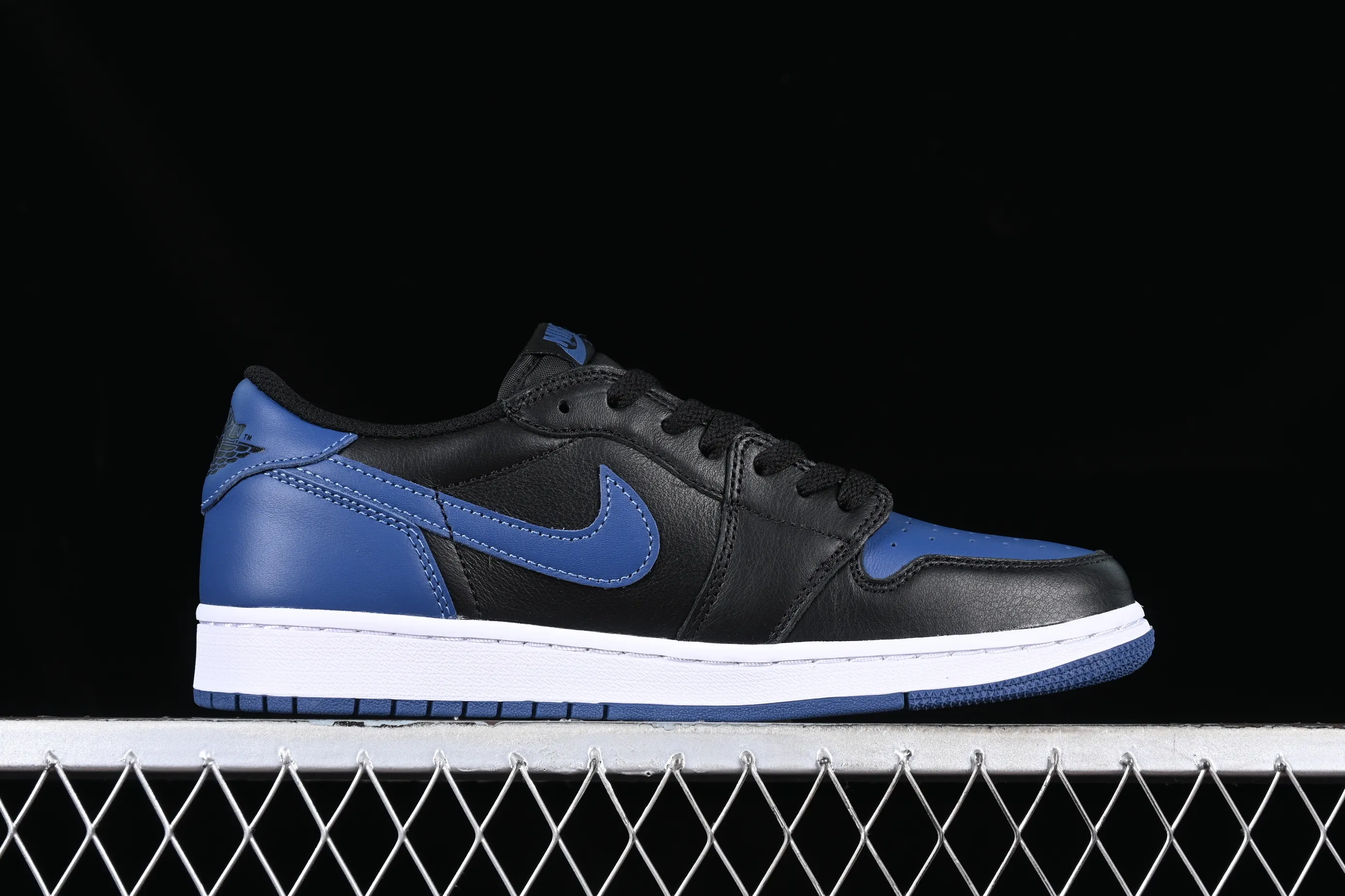 All categories Air Jordan Jordan series basketball shoes Air Jordan 1 Low G version pure original Air Jordan 1 Low OG AJ1 Joe 1 customized version black and blue full head layer low-top basketball shoes CZ0775-041